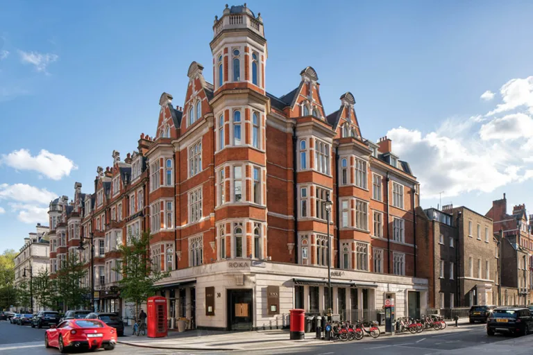2 bedroom apartment in Green St, Mayfair W1